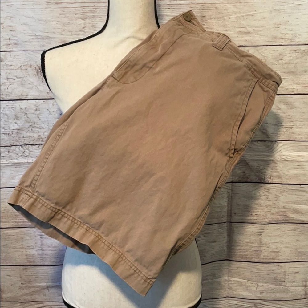 🌻free‎ with purchase 🌻 St. John’s bay men’s khaki shorts
